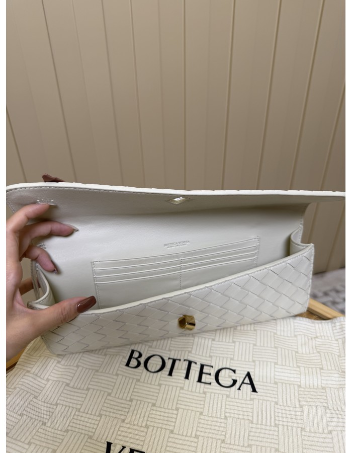 Andiamo Clutch BOTTEGA VENETA