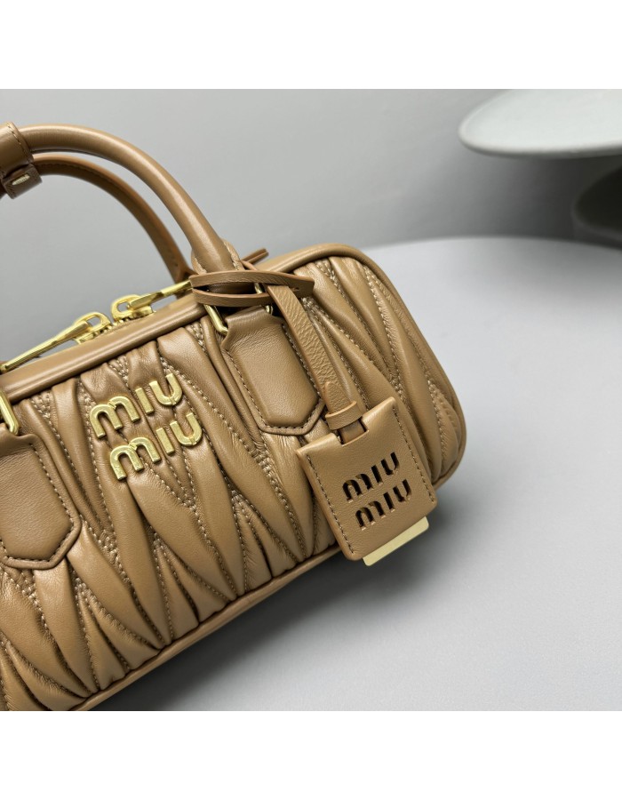 Borsa Arcadie in nappa matelassé MIUMIU