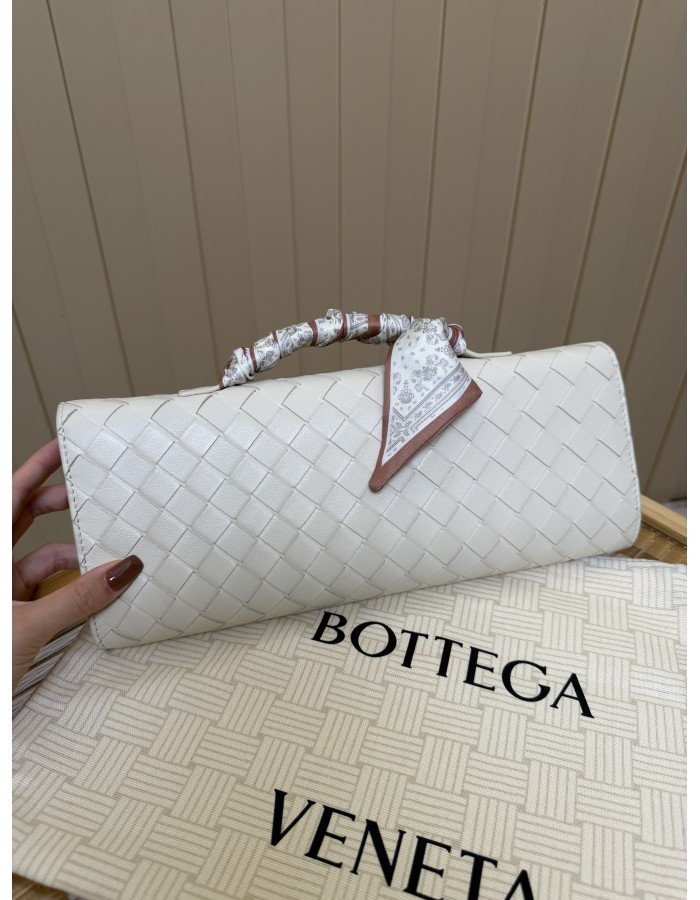 Andiamo Clutch BOTTEGA VENETA