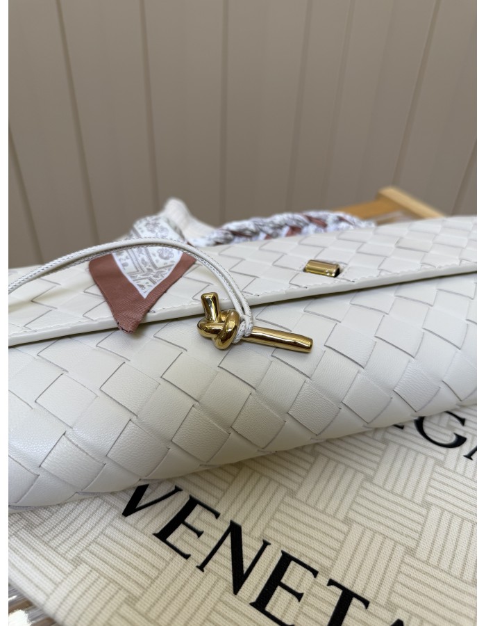 Andiamo Clutch BOTTEGA VENETA