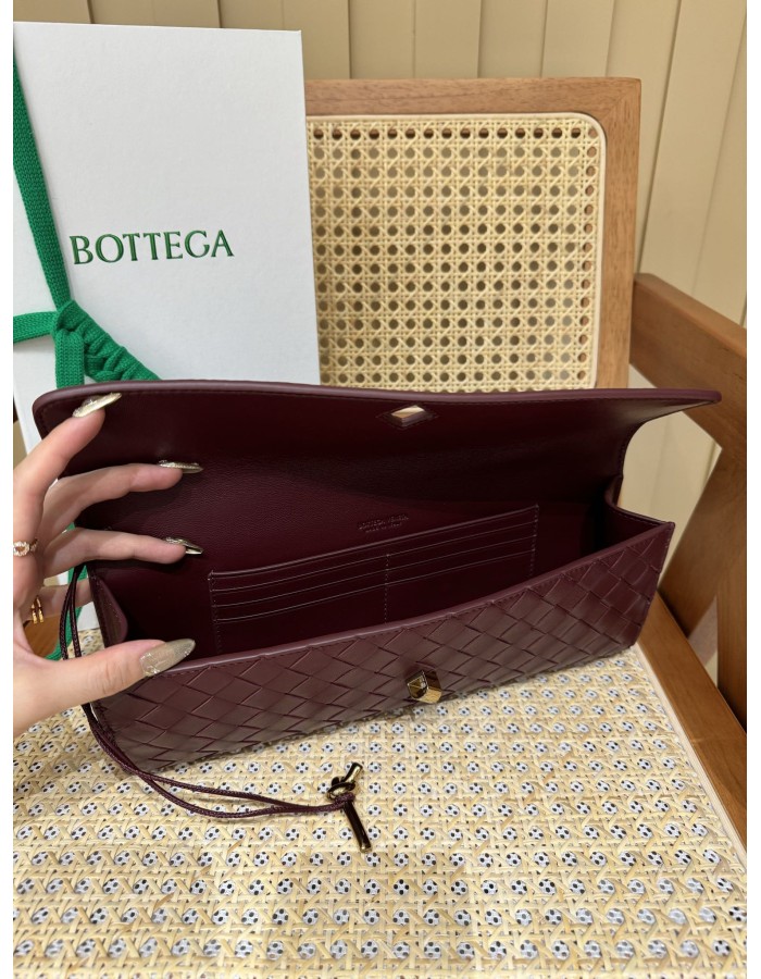Andiamo Clutch BOTTEGA VENETA