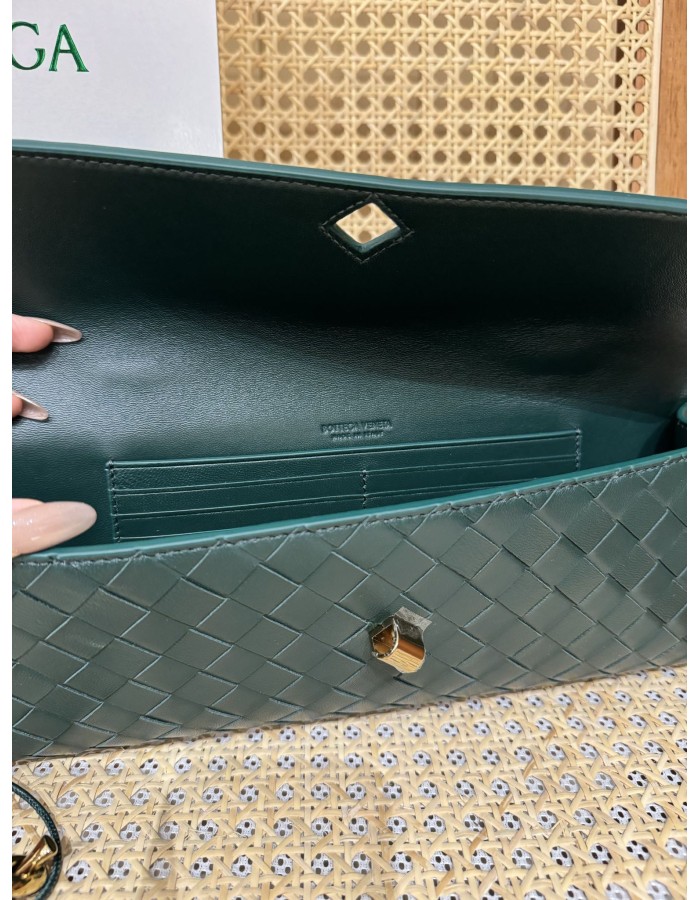 Andiamo Clutch BOTTEGA VENETA