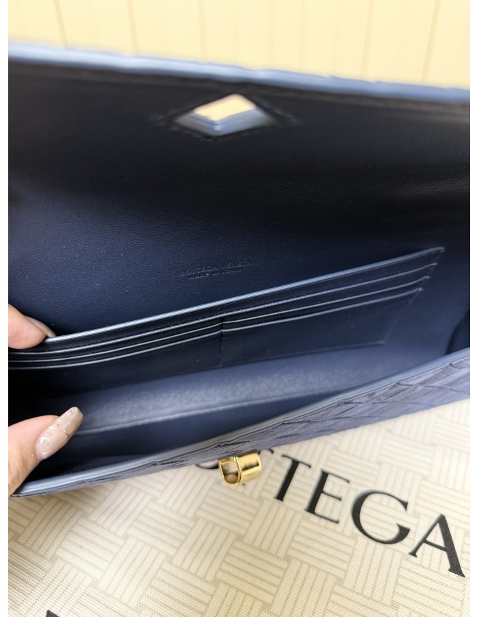 Andiamo Clutch BOTTEGA VENETA