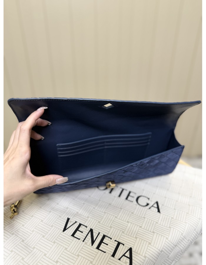 Andiamo Clutch BOTTEGA VENETA