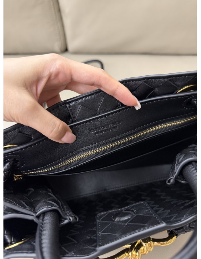 Andiamo piccola BOTTEGA VENETA