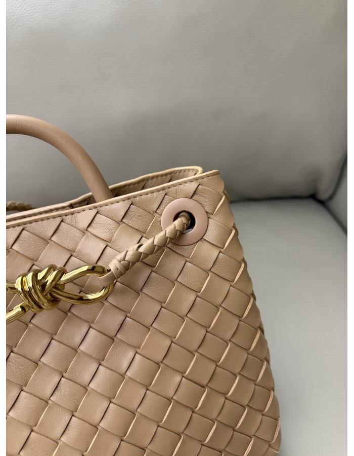 Andiamo piccola BOTTEGA VENETA