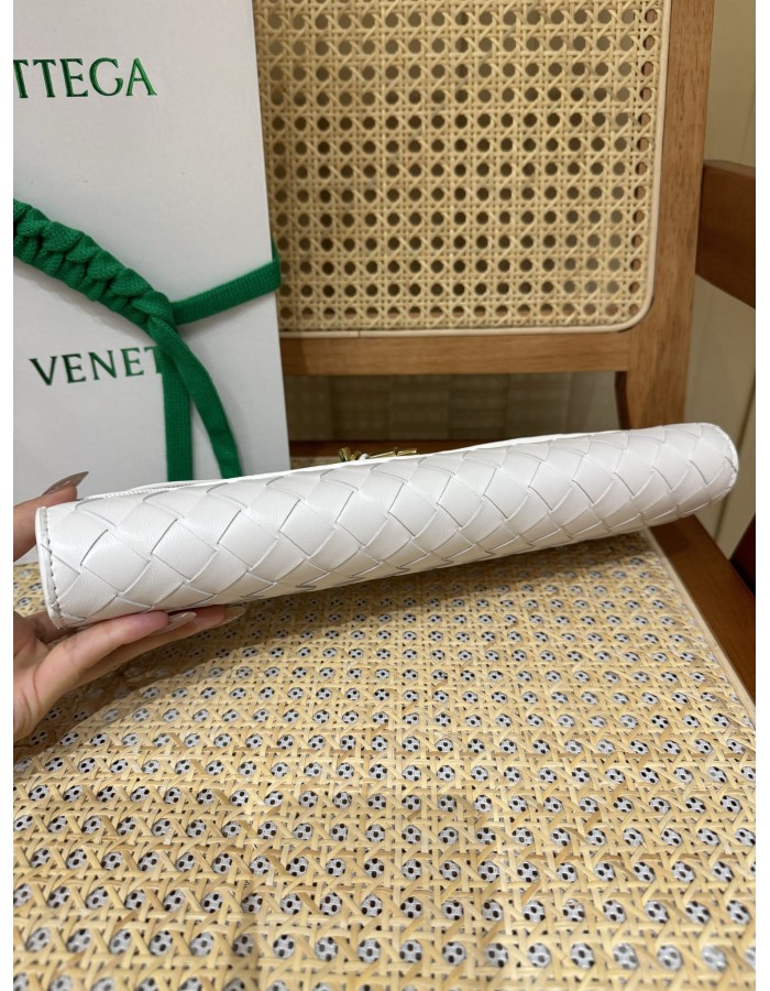 Andiamo Clutch BOTTEGA VENETA