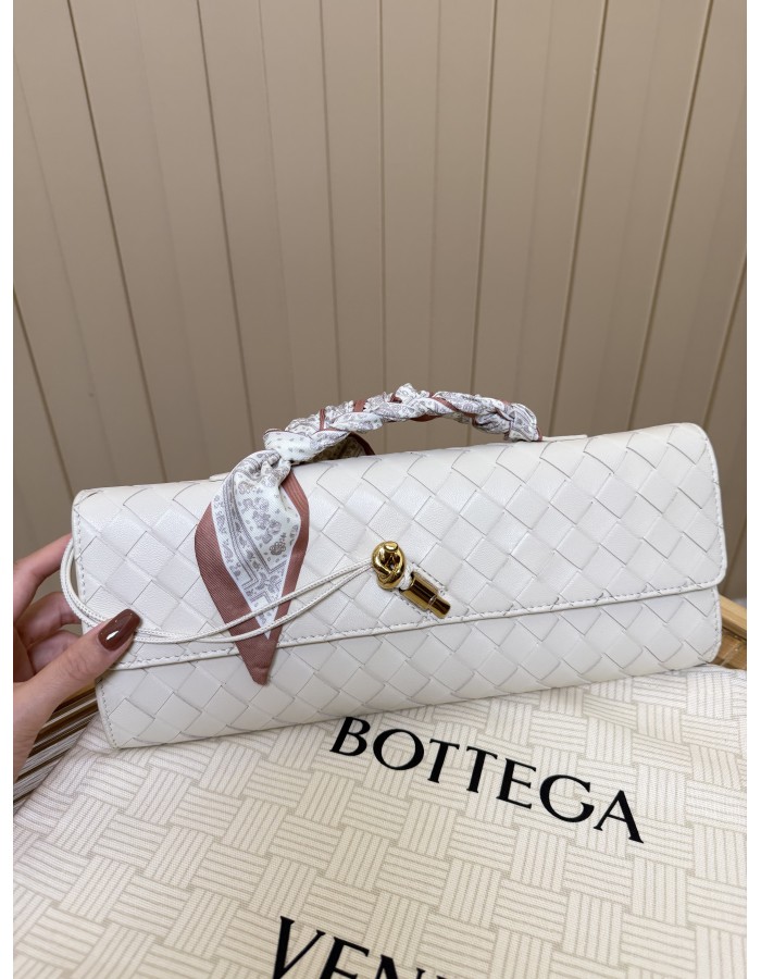 Andiamo Clutch BOTTEGA VENETA