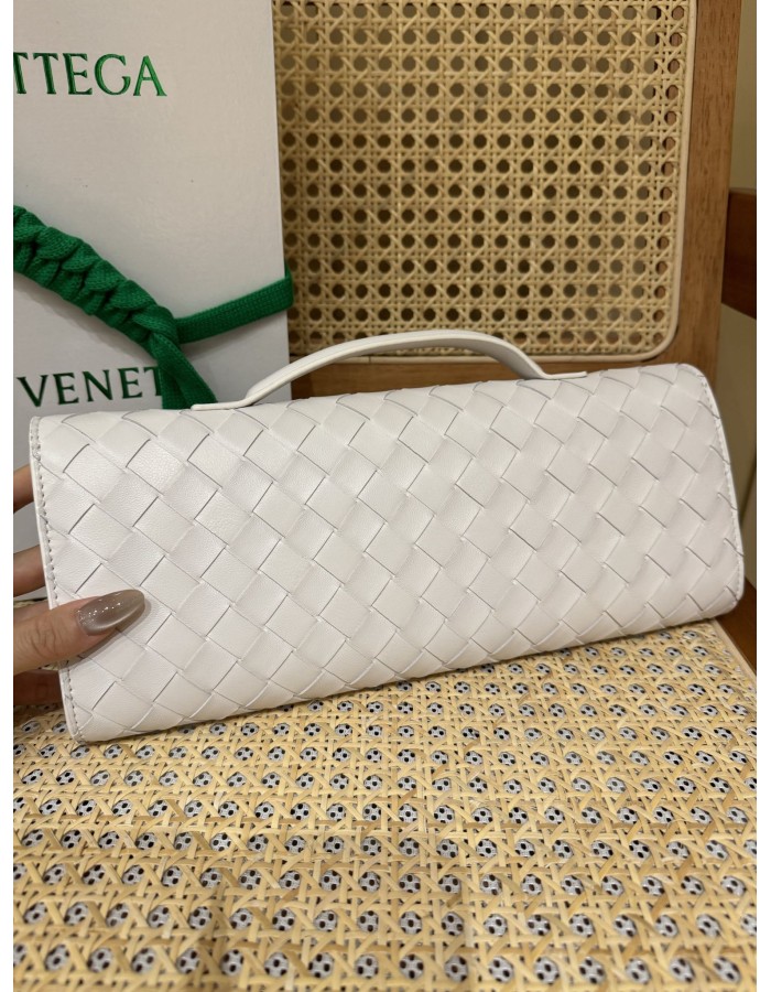 Andiamo Clutch BOTTEGA VENETA