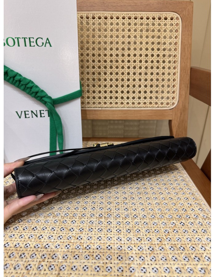 Andiamo Clutch BOTTEGA VENETA