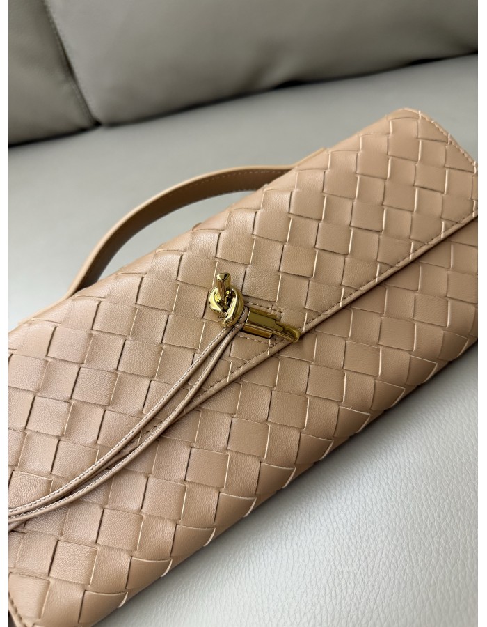 Andiamo Clutch BOTTEGA VENETA