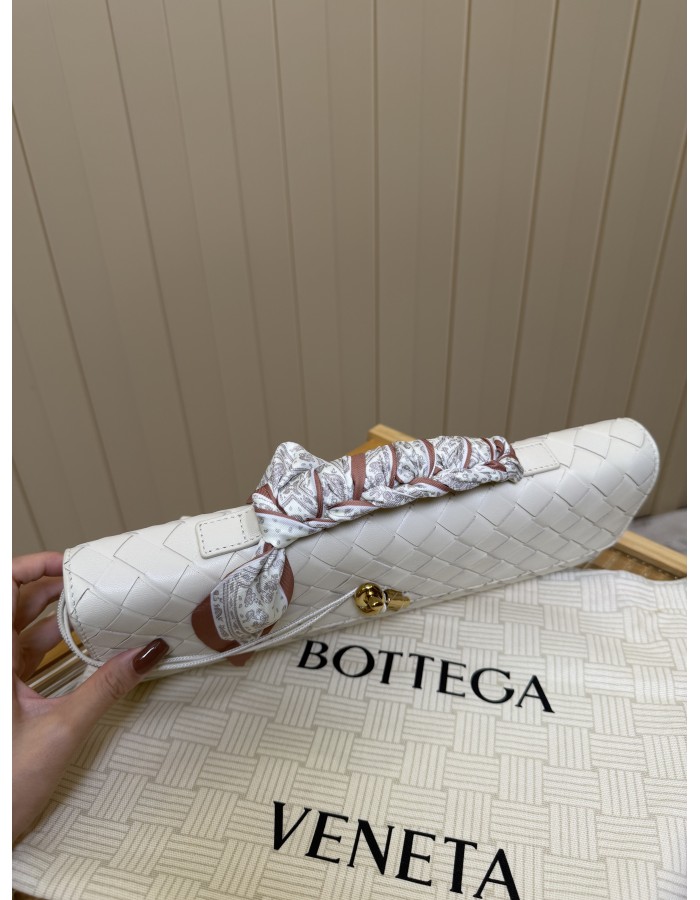 Andiamo Clutch BOTTEGA VENETA