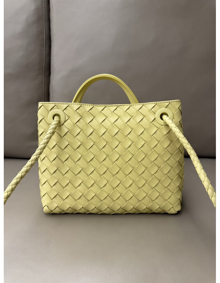 Andiamo piccola BOTTEGA VENETA