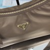Borsa Prada Explore large in Re-Nylon e pelle PRADA