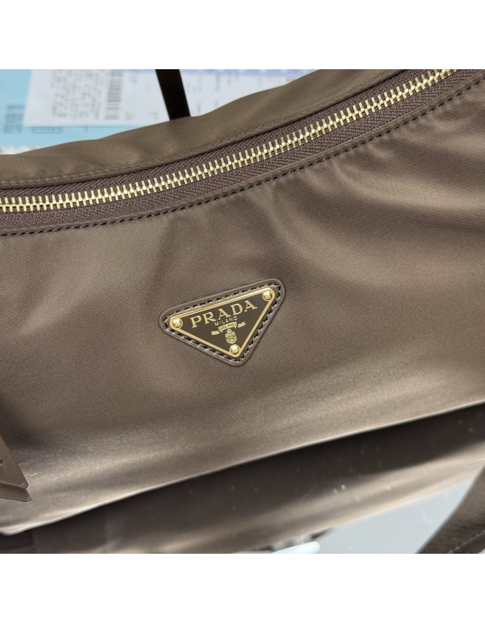 Borsa Prada Explore large in Re-Nylon e pelle PRADA