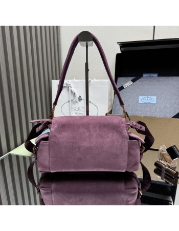Borsa a spalla Prada Explore medium in pelle scamosciata PRADA