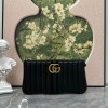 Pouch GG Marmont con cinturino GUCCI