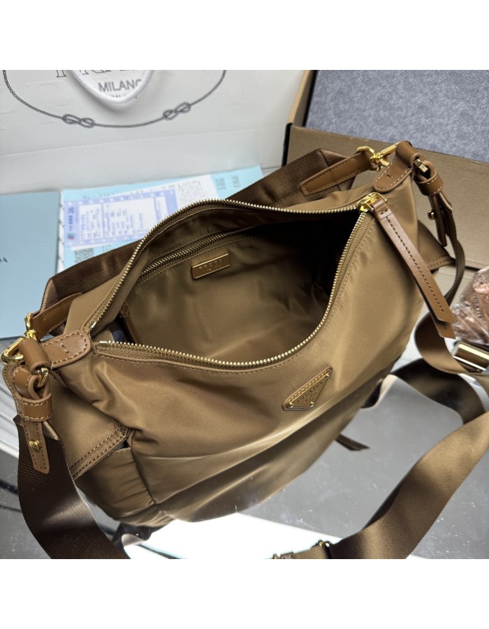 Borsa Prada Explore large in Re-Nylon e pelle PRADA