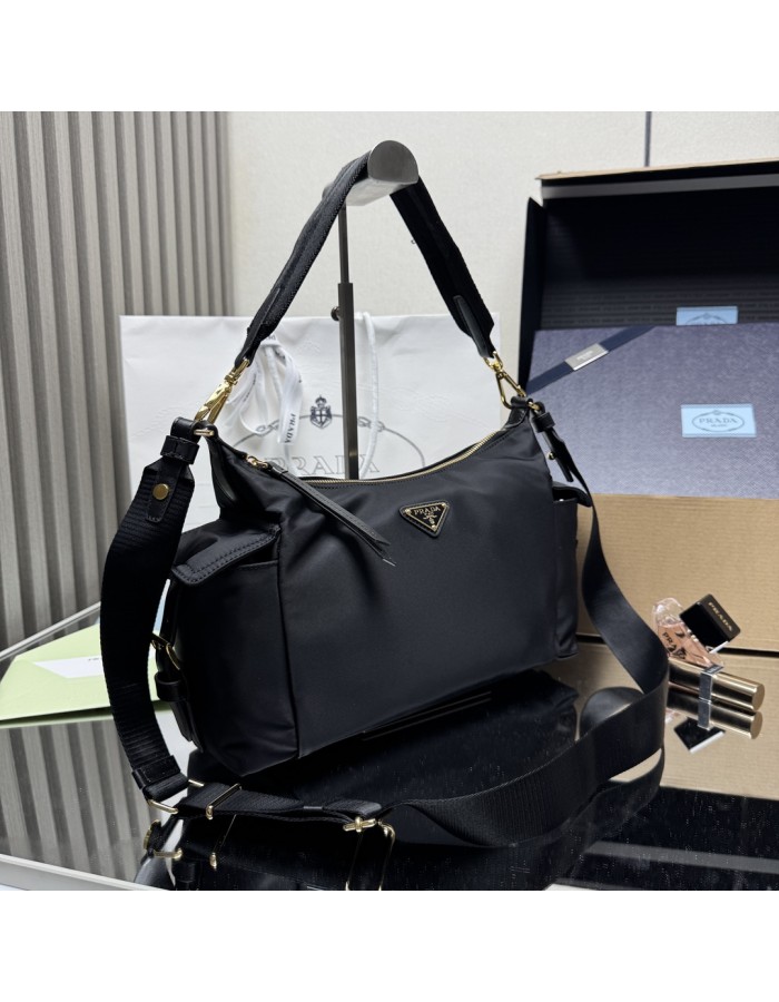 Borsa Prada Explore large in Re-Nylon e pelle PRADA