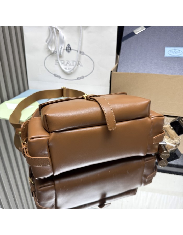 Borsa Prada Explore medium in nappa con pattina PRADA