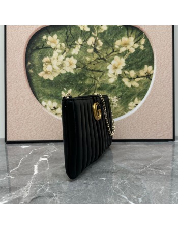 Pouch GG Marmont con cinturino GUCCI
