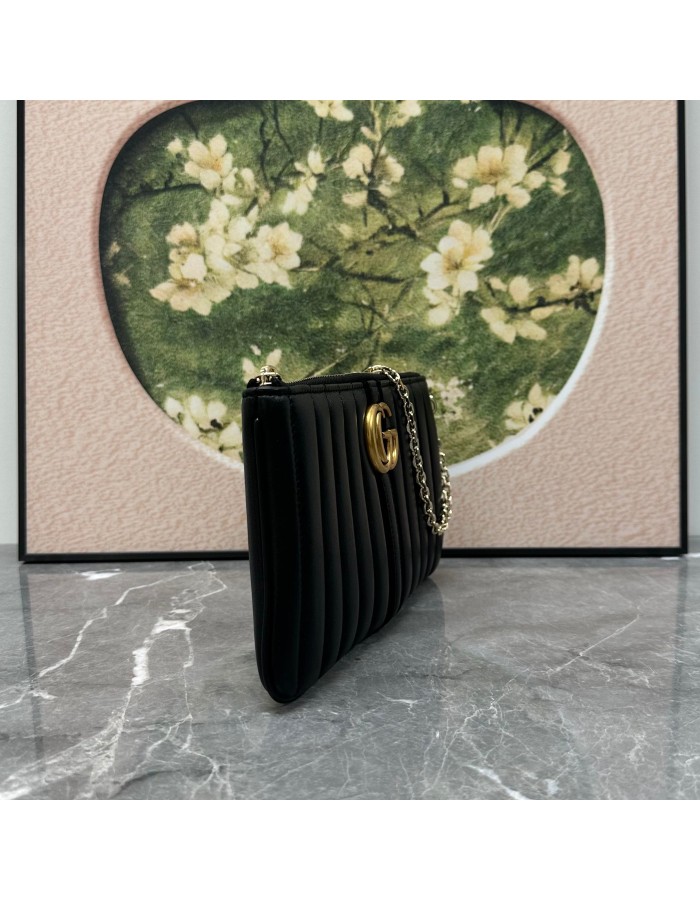 Pouch GG Marmont con cinturino GUCCI