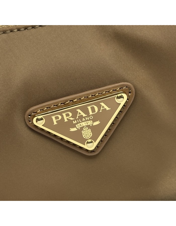 Borsa Prada Explore large in Re-Nylon e pelle PRADA