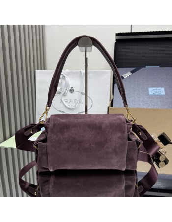 Borsa a spalla Prada Explore medium in pelle scamosciata PRADA