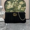 Pouch GG Marmont con cinturino GUCCI