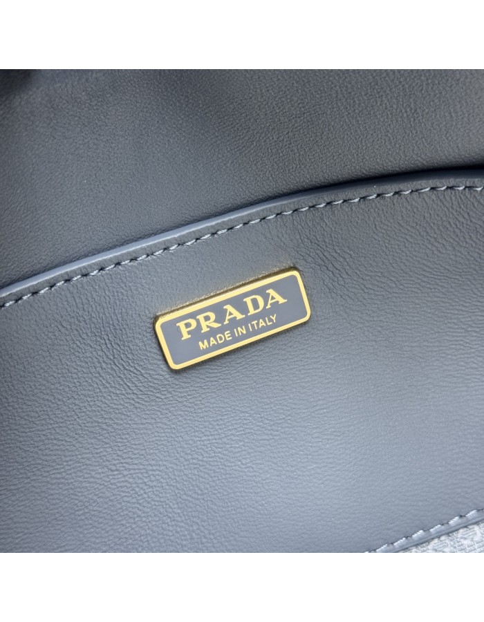 Borsa Prada Explore medium in nappa con pattina PRADA