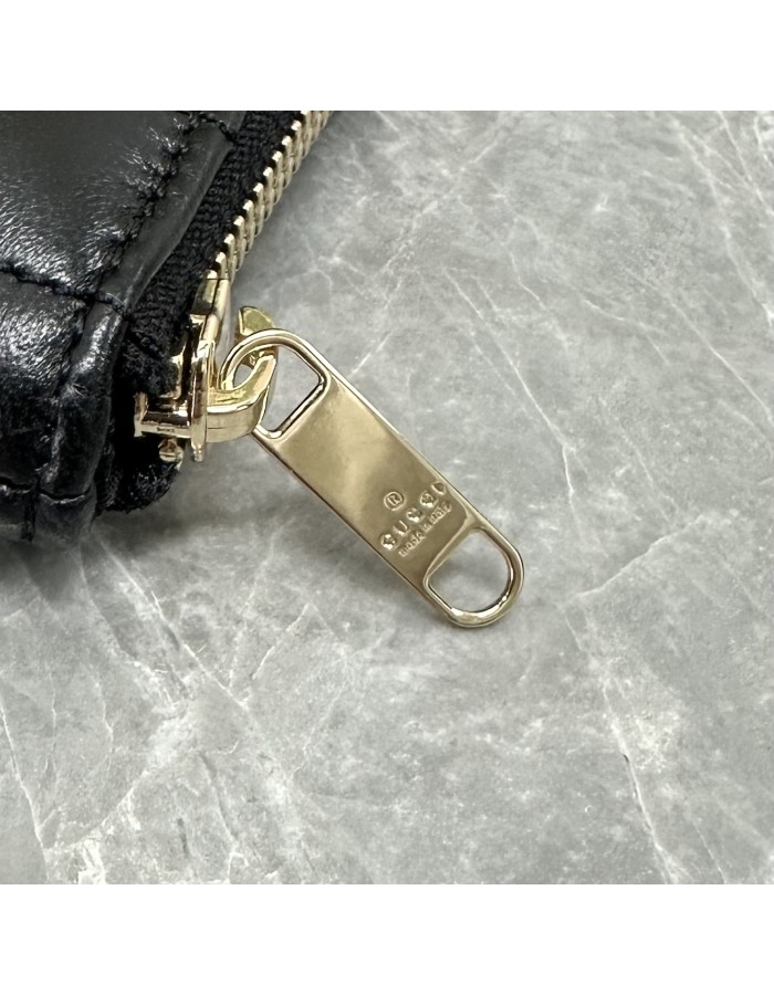 Pouch GG Marmont con cinturino GUCCI