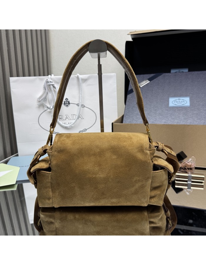 Borsa a spalla Prada Explore medium in pelle scamosciata PRADA