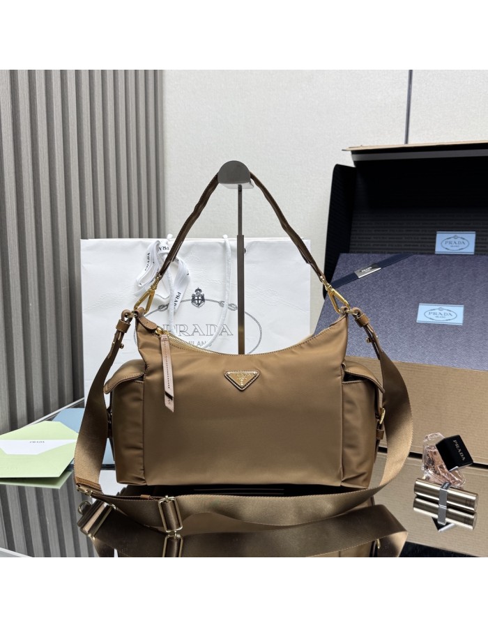 Borsa Prada Explore large in Re-Nylon e pelle PRADA