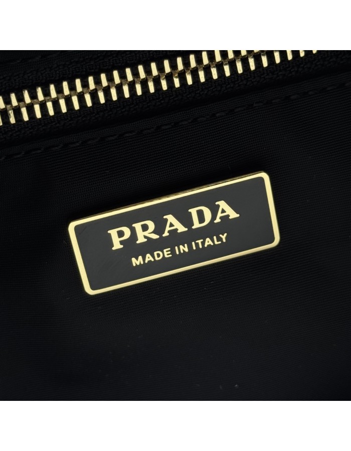 Borsa Prada Explore large in Re-Nylon e pelle PRADA