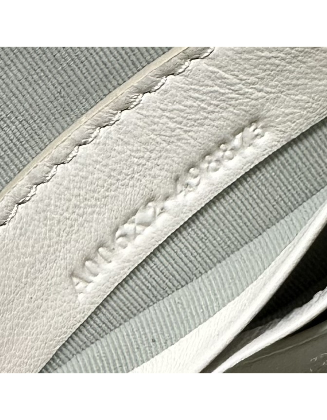 Pouch GG Marmont con cinturino GUCCI