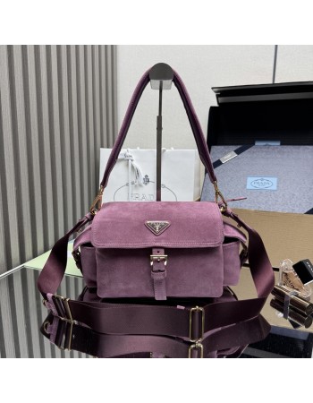 Borsa a spalla Prada Explore medium in pelle scamosciata PRADA