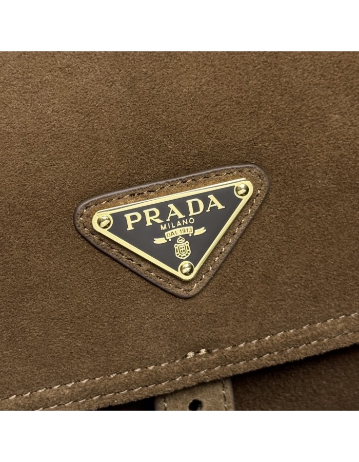 Borsa a spalla Prada Explore medium in pelle scamosciata PRADA