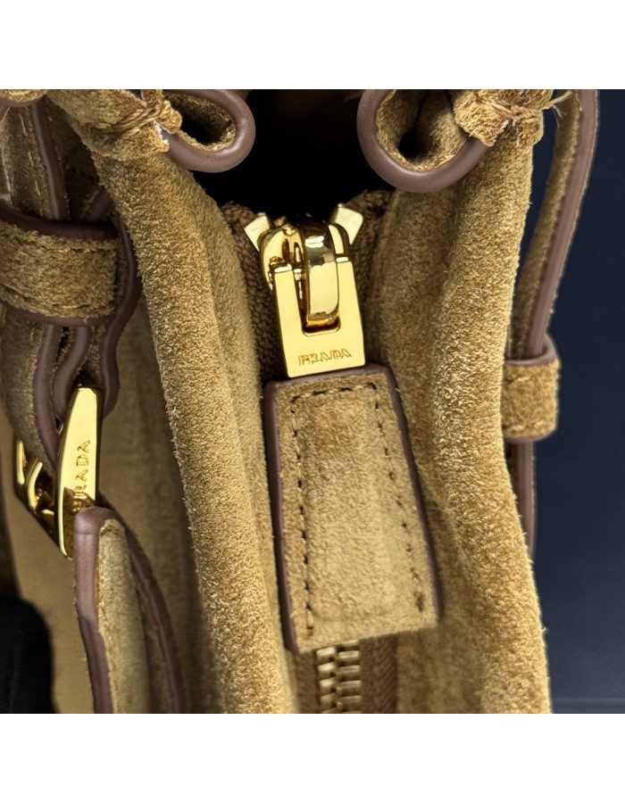 Borsa a mano Prada Bonnie large in pelle scamosciata PRADA