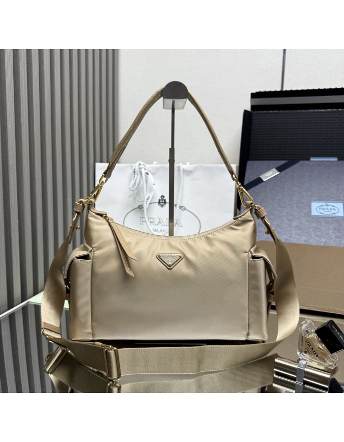 Borsa Prada Explore large in Re-Nylon e pelle PRADA