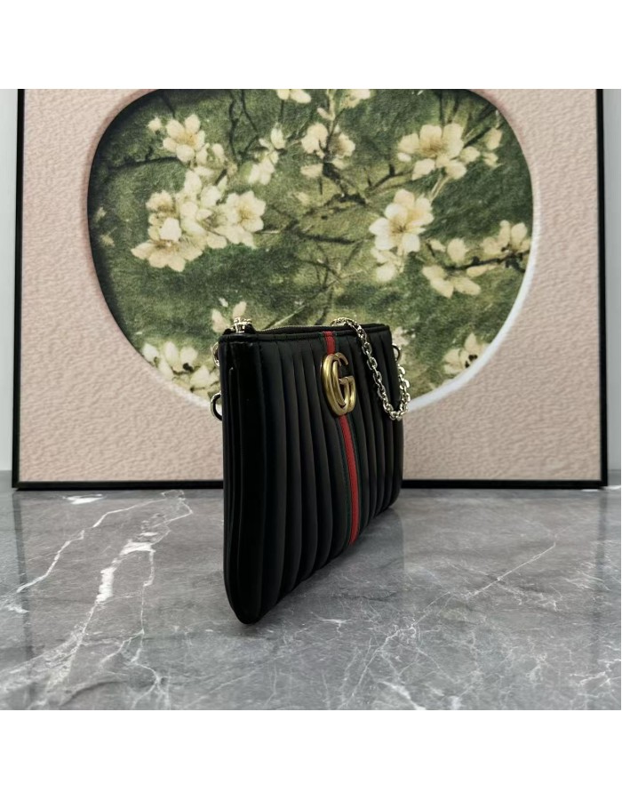 Pouch GG Marmont con cinturino GUCCI