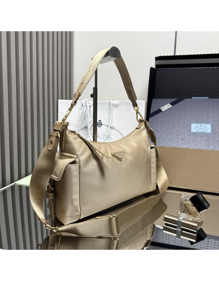 Borsa Prada Explore large in Re-Nylon e pelle PRADA
