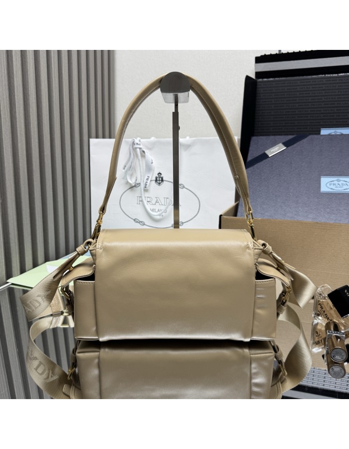 Borsa Prada Explore medium in nappa con pattina PRADA