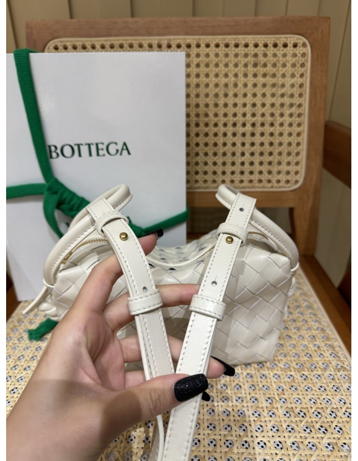 Loop top handle BOTTEGA VENETA