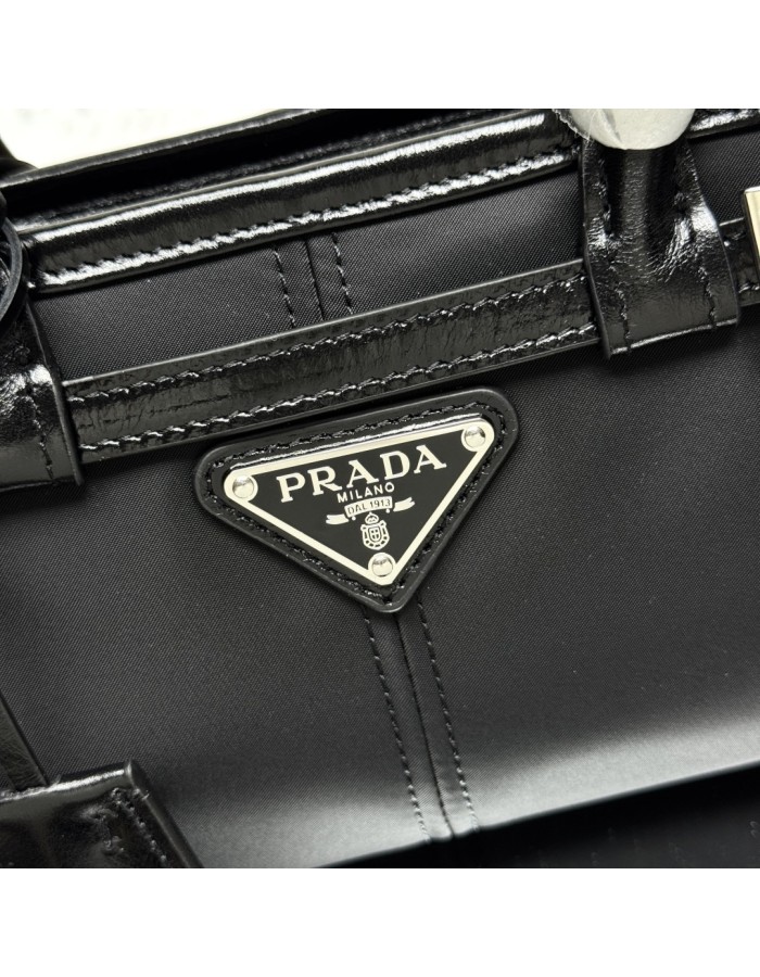 Borsa a mano Prada Bonnie small in Re-Nylon e pelle PRADA
