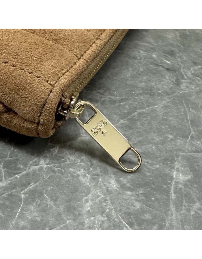 Pouch GG Marmont con cinturino GUCCI