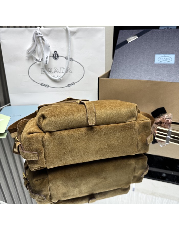 Borsa a spalla Prada Explore medium in pelle scamosciata PRADA