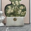 Pouch GG Marmont con cinturino GUCCI