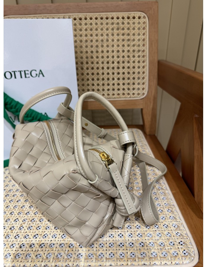 Loop top handle BOTTEGA VENETA