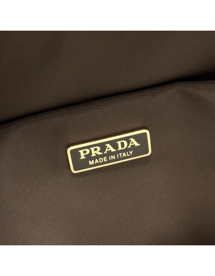 Borsa Prada Explore medium in Re-Nylon con pattina PRADA