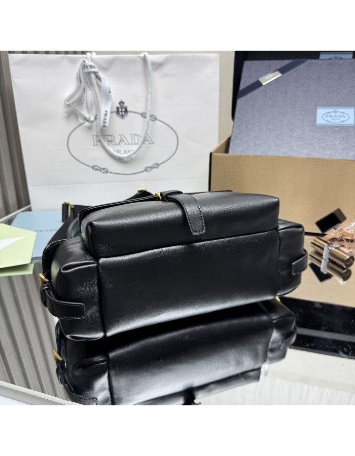 Borsa Prada Explore medium in nappa con pattina PRADA